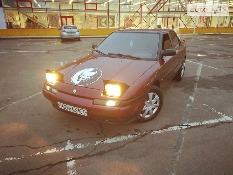 Хэтчбек Mazda 323 1993 в Житомире