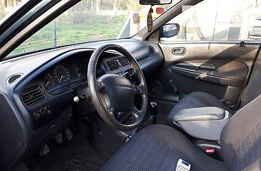 Седан Mazda 323 1994 в Дрогобыче