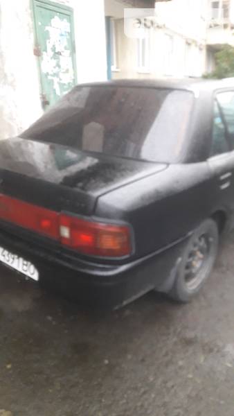 Седан Mazda 323 1992 в Мукачево