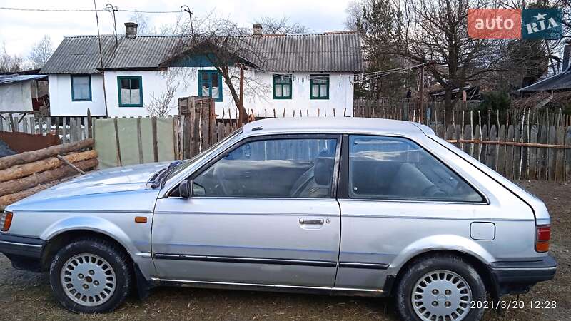 Хетчбек Mazda 323 1986 в Шептицькому