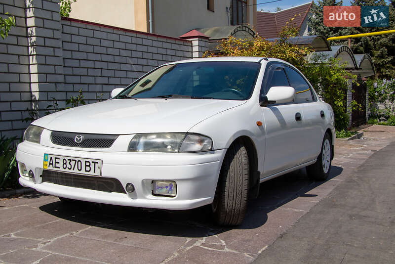 Седан Mazda 323 1998 в Днепре