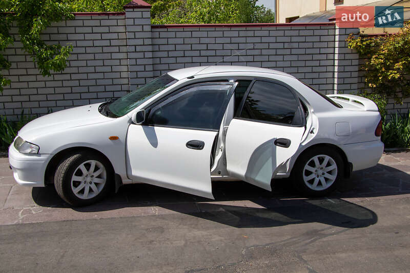 Седан Mazda 323 1998 в Днепре