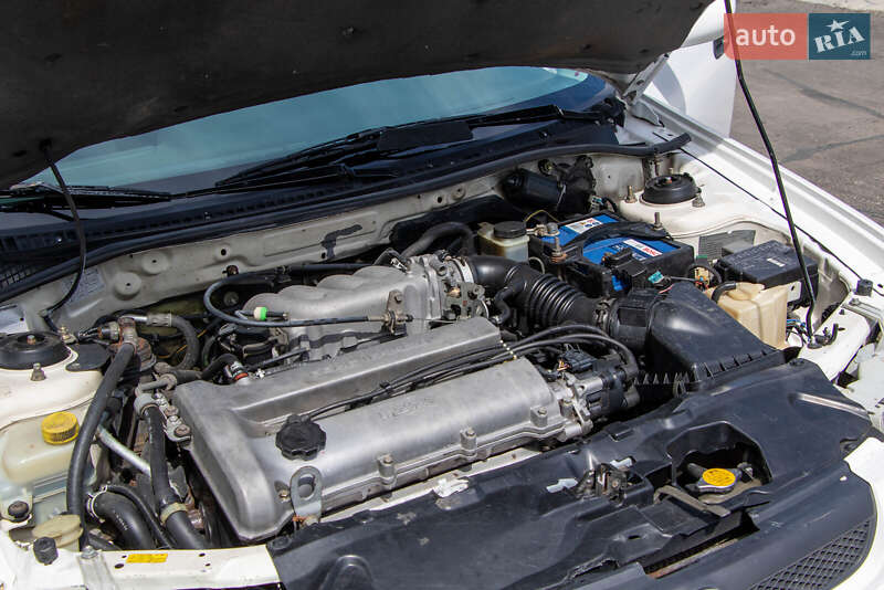 Седан Mazda 323 1998 в Днепре
