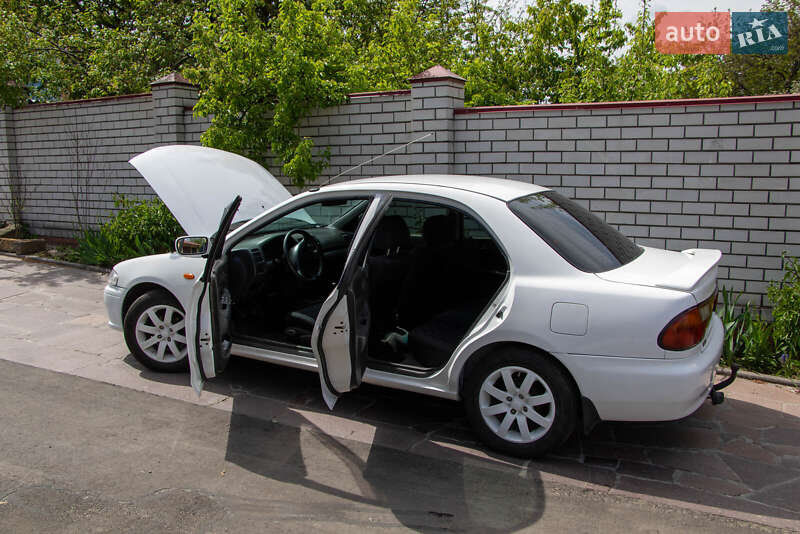 Седан Mazda 323 1998 в Днепре