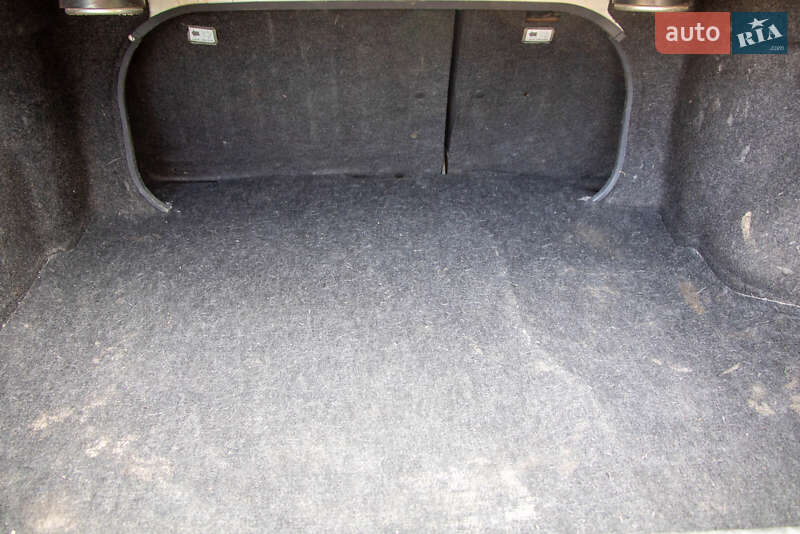 Седан Mazda 323 1998 в Днепре