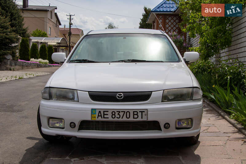 Седан Mazda 323 1998 в Днепре