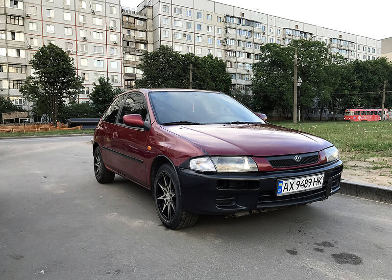 Хэтчбек Mazda 323 1998 в Харькове