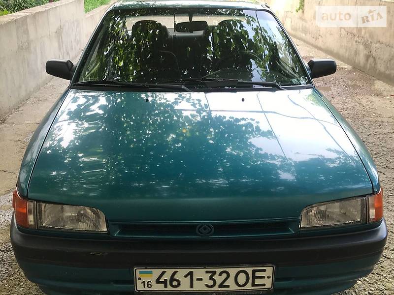 Седан Mazda 323 1994 в Одесі