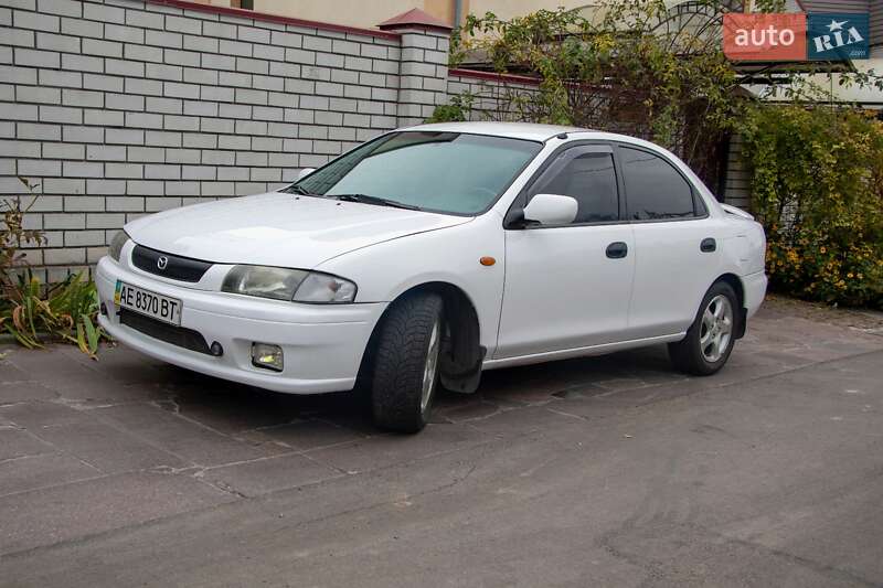 Седан Mazda 323 1998 в Днепре