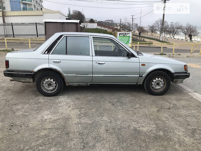 Седан Mazda 323 1987 в Черноморске