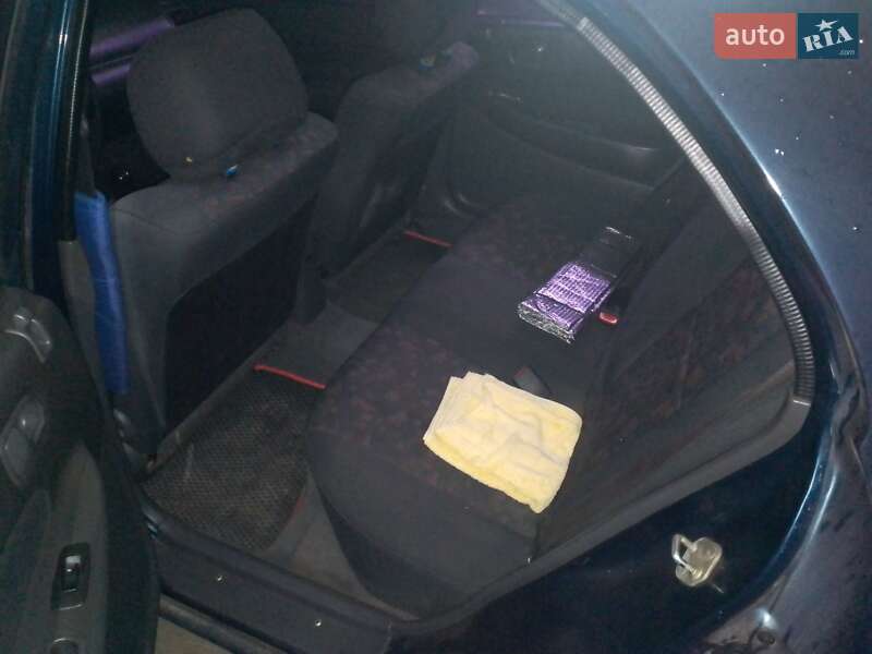 Седан Mazda 323 1997 в Броварах