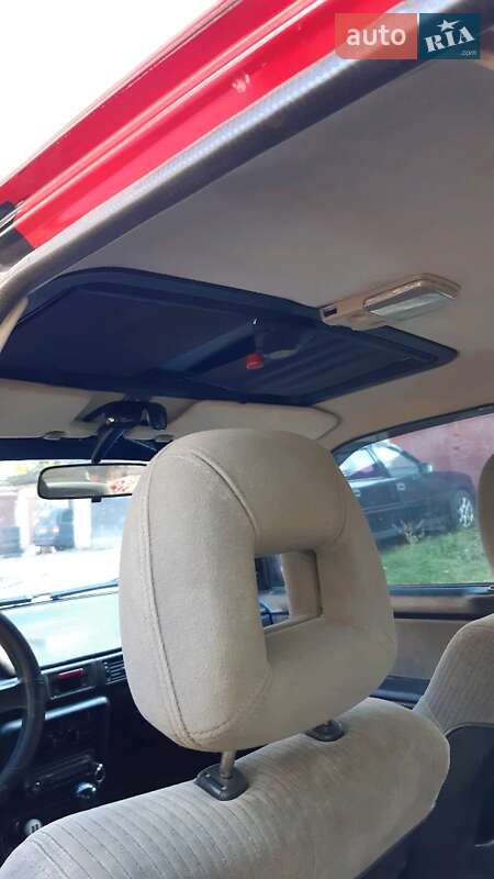 Седан Mazda 323 1991 в Каменском