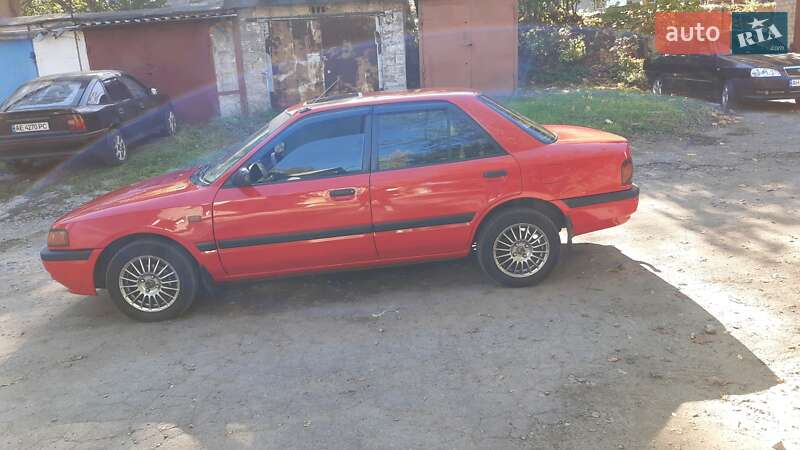 Седан Mazda 323 1991 в Каменском