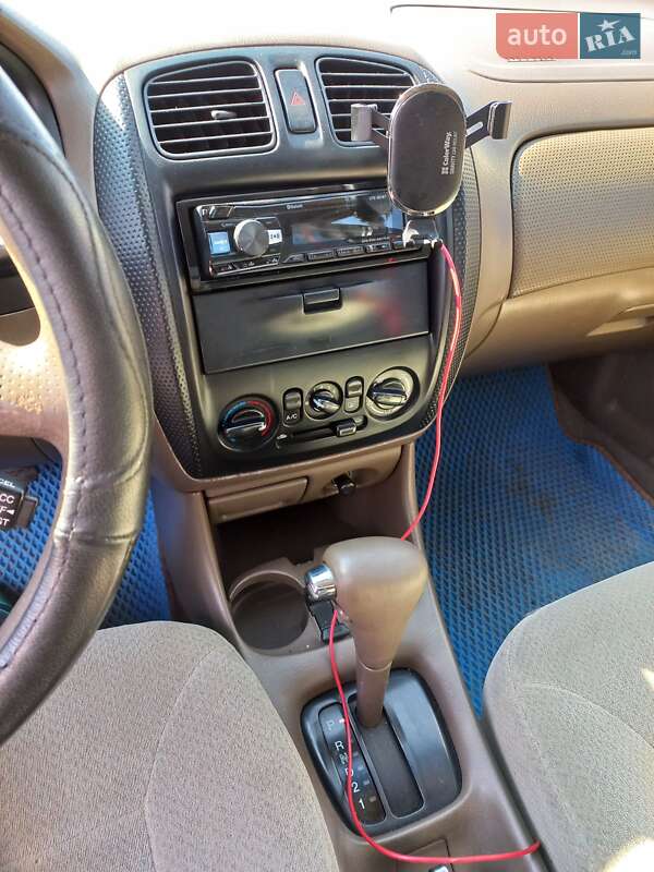 Седан Mazda 323 2000 в Николаеве