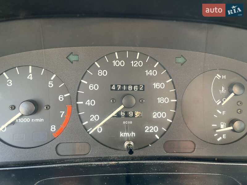 Седан Mazda 323 1997 в Виннице
