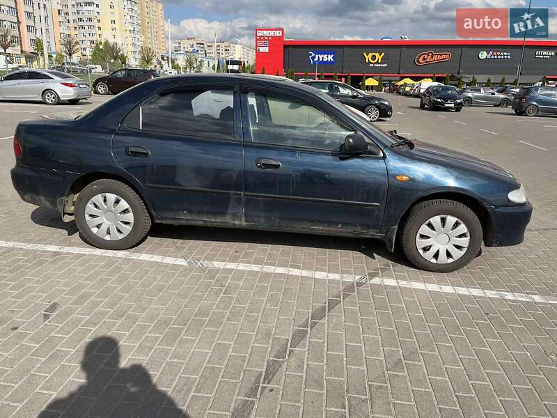 Седан Mazda 323 1997 в Виннице
