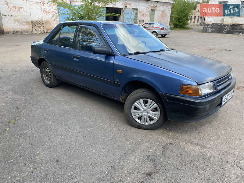 Седан Mazda 323 1990 в Днепре
