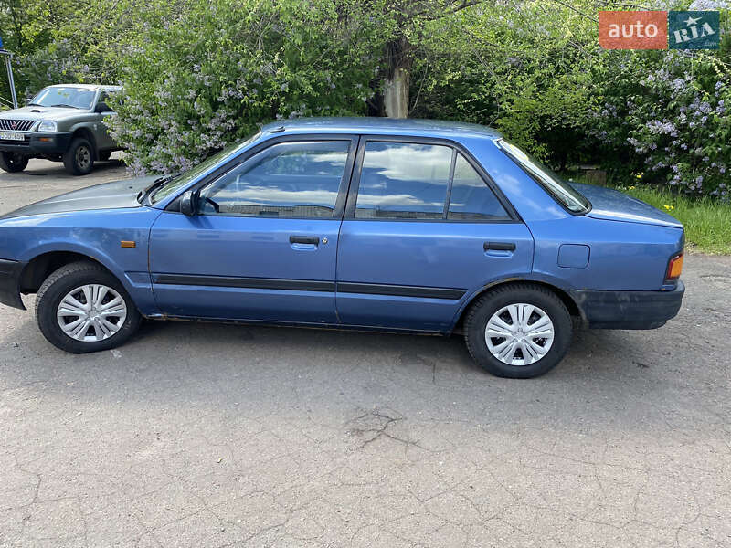 Седан Mazda 323 1990 в Днепре