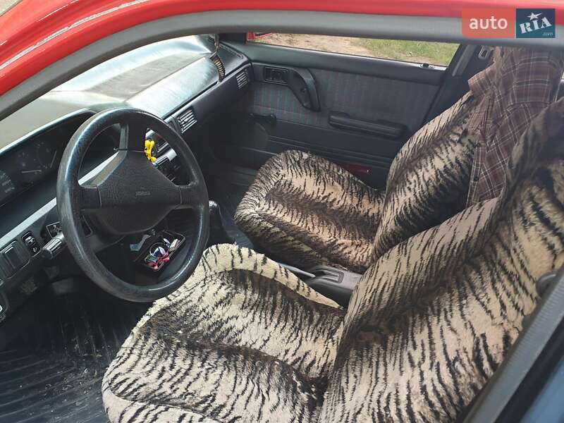 Седан Mazda 323 1993 в Тульчині фото 5 Седан Mazda 323 1993 в Тульчині