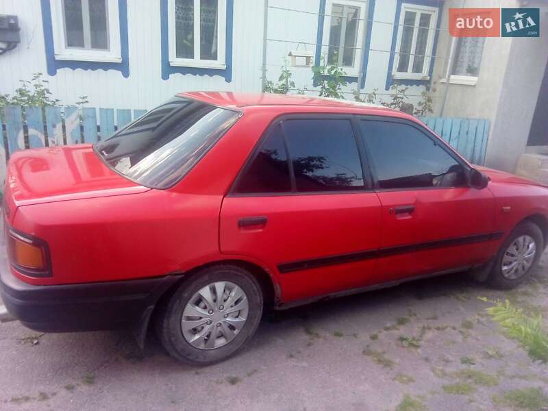 Седан Mazda 323 1990 в Радомышле