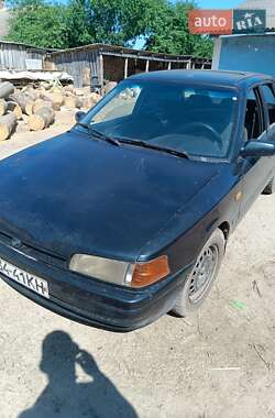 Седан Mazda 323 1993 в Киеве