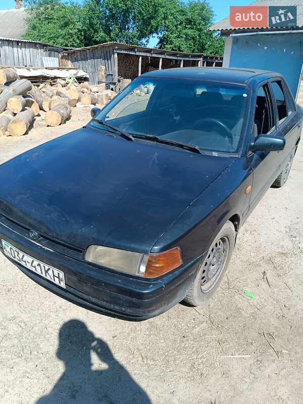 Седан Mazda 323 1993 в Киеве