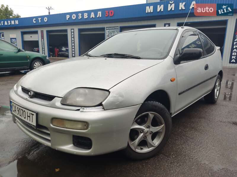 Хэтчбек Mazda 323 1998 в Киеве
