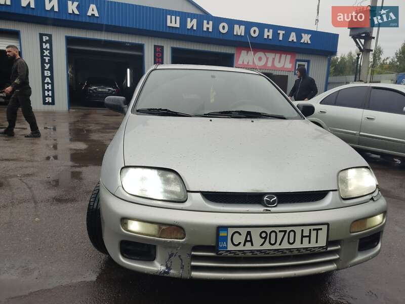 Хэтчбек Mazda 323 1998 в Киеве