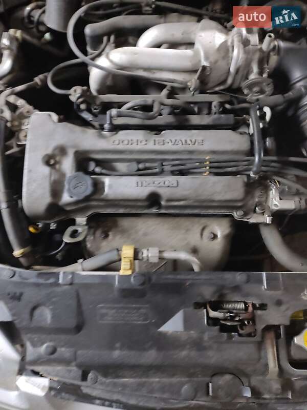 Хэтчбек Mazda 323 1998 в Киеве