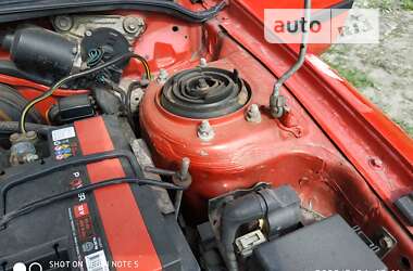 Хэтчбек Mazda 323 1990 в 