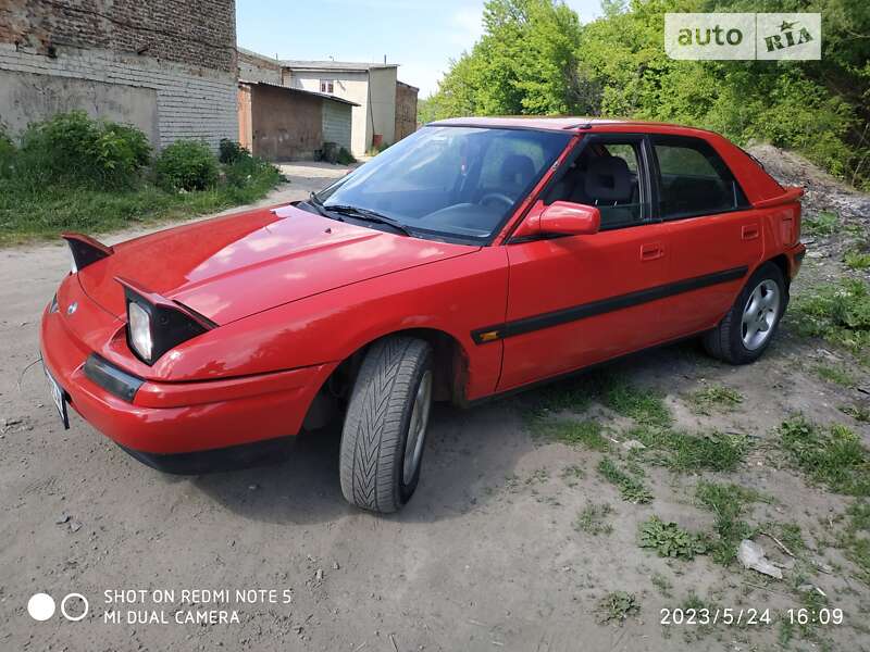 Хэтчбек Mazda 323 1990 в 