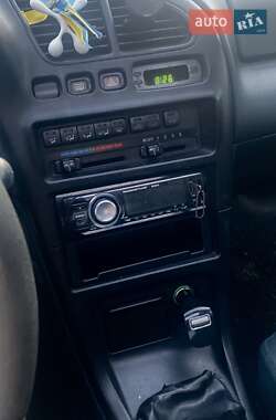 Хэтчбек Mazda 323 1995 в 