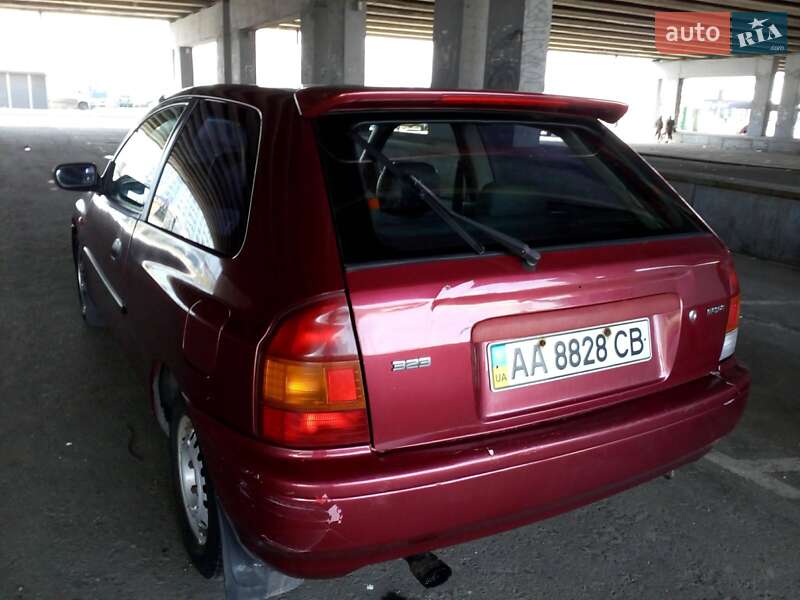 Хетчбек Mazda 323 2001 в Києві