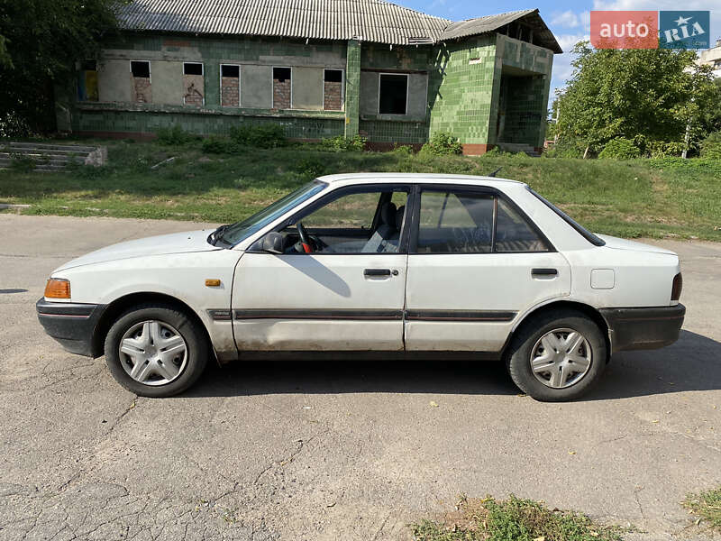Седан Mazda 323 1992 в Олександрії