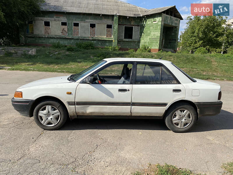 Седан Mazda 323 1992 в Олександрії