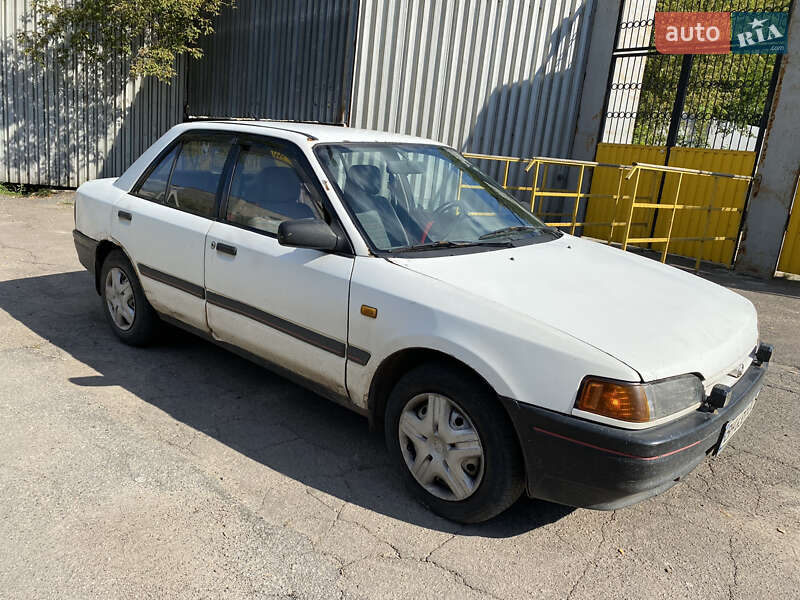 Седан Mazda 323 1992 в Олександрії