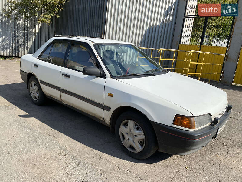 Седан Mazda 323 1992 в Олександрії