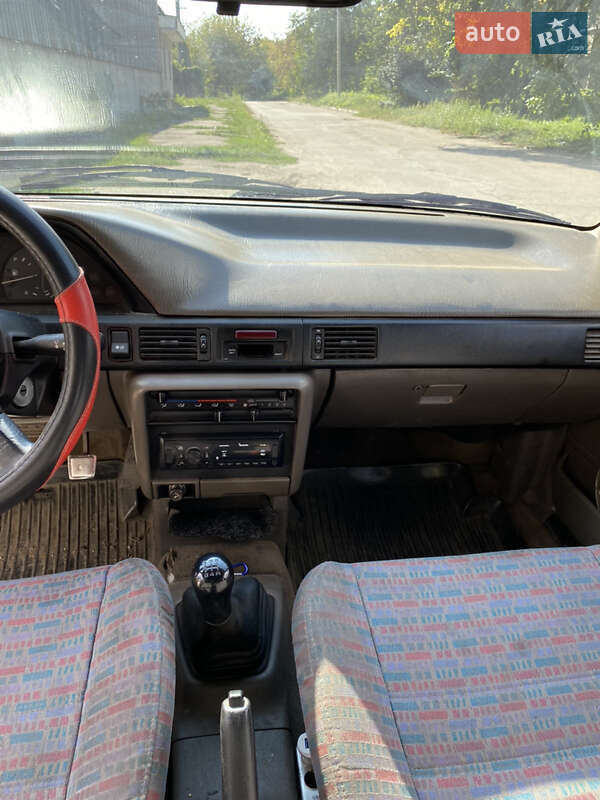 Седан Mazda 323 1992 в Олександрії