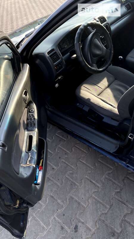 Седан Mazda 323 1997 в Одессе