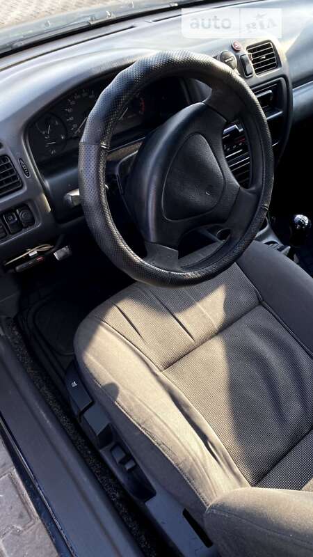 Седан Mazda 323 1997 в Одессе