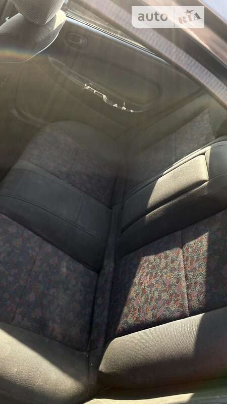Седан Mazda 323 1997 в Одессе