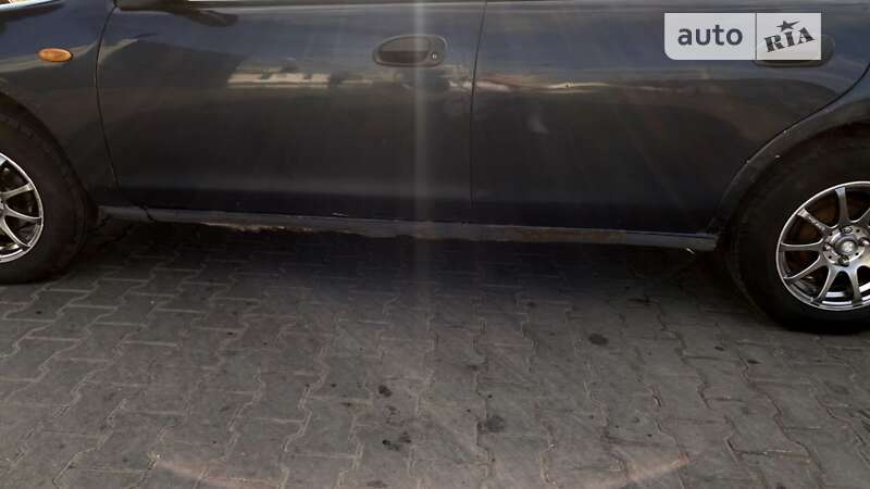 Седан Mazda 323 1997 в Одессе