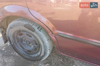 Седан Mazda 323 2001 в Николаеве