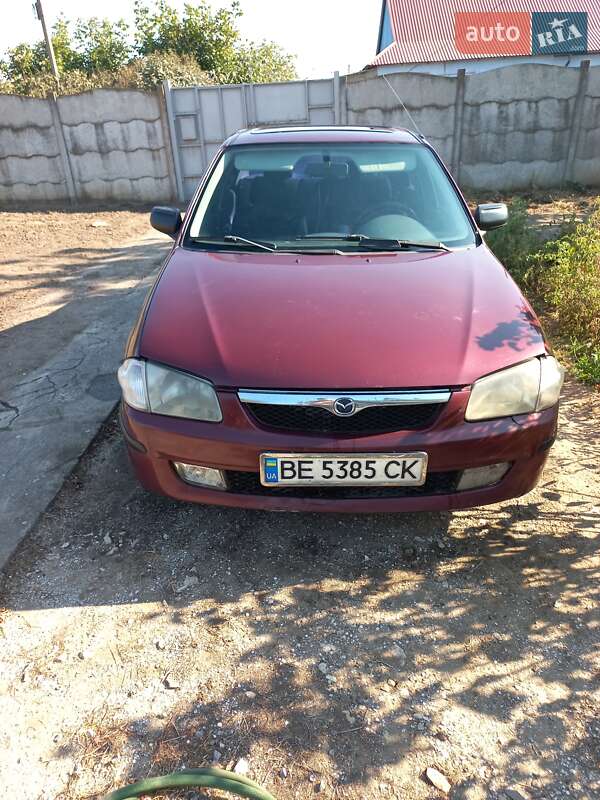 Седан Mazda 323 2001 в Миколаєві