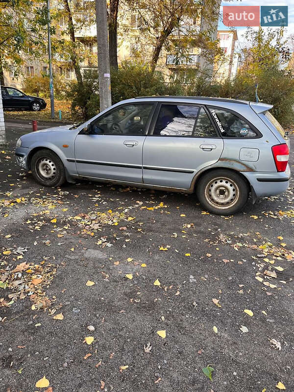 Mazda 323 2000