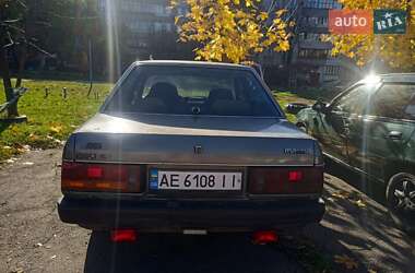 Седан Mazda 323 1986 в Першотравенске
