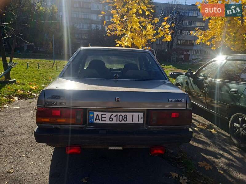 Седан Mazda 323 1986 в Першотравенске