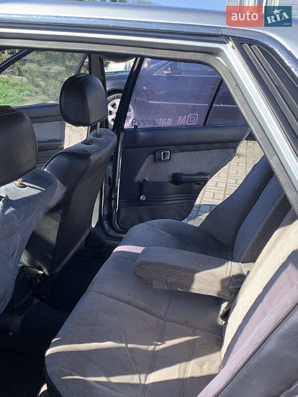 Седан Mazda 323 1987 в Краматорске