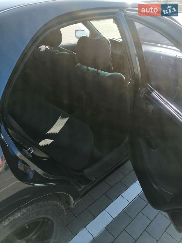 Седан Mazda 323 1996 в Одесі