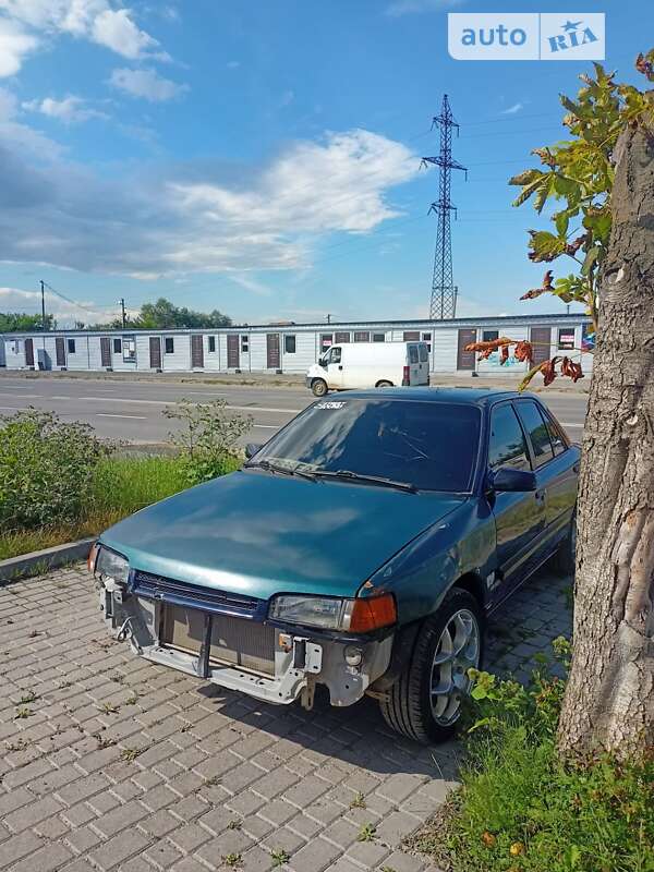 Седан Mazda 323 1992 в Ивано-Франковске
